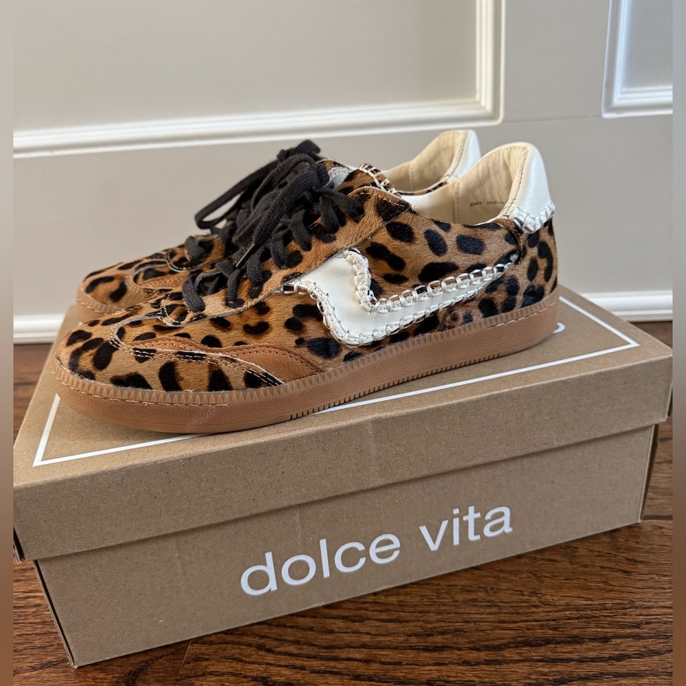 Women’s Dolce Vita notice stitch DK leopard calf sneakers size 9